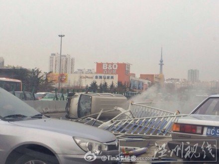 青島山東路橋上車禍