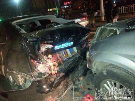 濮陽市區(qū)車禍圖片