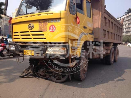 宜賓長江大橋發生車禍