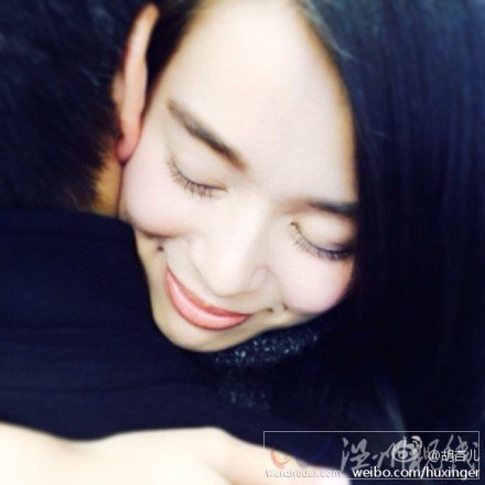 胡杏兒新男友是李思捷嗎 胡杏兒與神秘男子擁抱