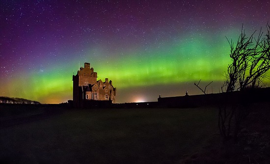 英國上空出現北極光 被波蘭攝影師拍下