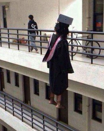 廣州美院上吊女尸 學(xué)生畢業(yè)作品上吊女尸很驚悚