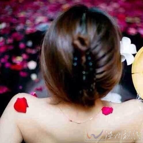 郭美美曬裸背洗浴照