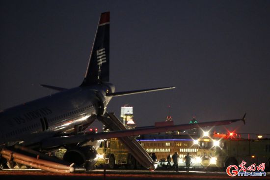 客機(jī)機(jī)頭觸地