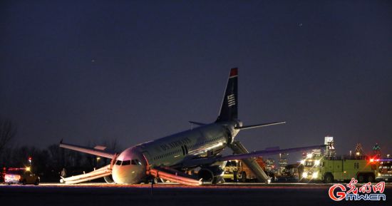 客機(jī)機(jī)頭觸地