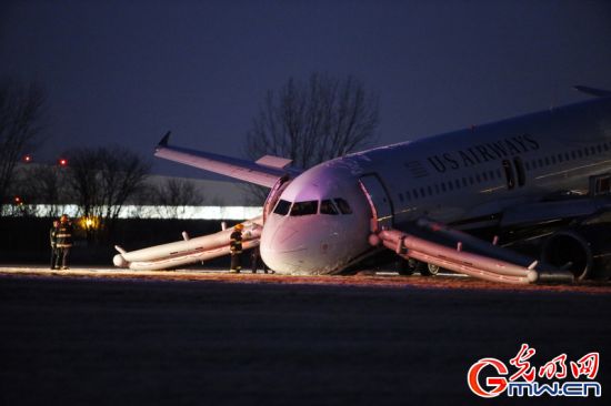客機(jī)機(jī)頭觸地