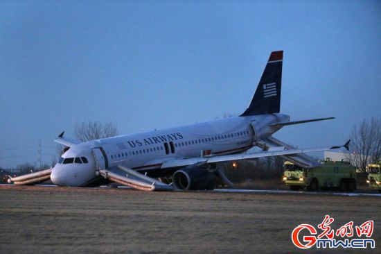 客機(jī)機(jī)頭觸地