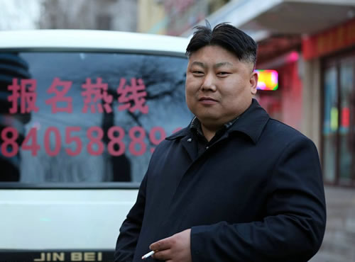 沈陽一名賣羊肉串的男子像金正恩