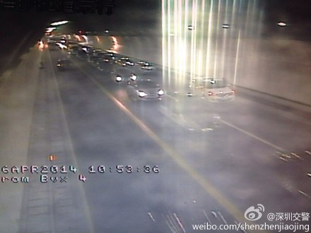 大梅沙隧道內(nèi)發(fā)生車禍