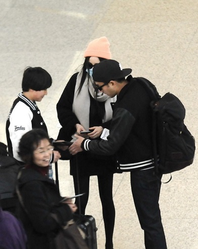 楊冪赴港養胎劉愷威護送 楊冪懷孕留港待產