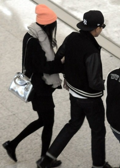 楊冪赴港養胎劉愷威護送 楊冪懷孕留港待產