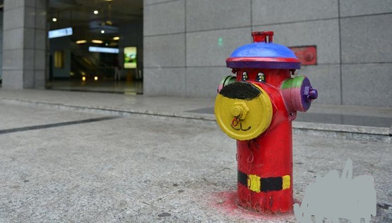 重慶街頭消防栓化身卡通形象