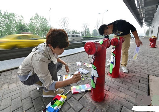 重慶街頭消防栓化身卡通形象