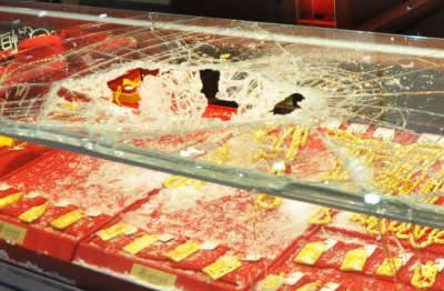 蘇州金店遭搶劫 4月25日蘇州木瀆鎮(zhèn)翠坊街恒孚銀樓遭