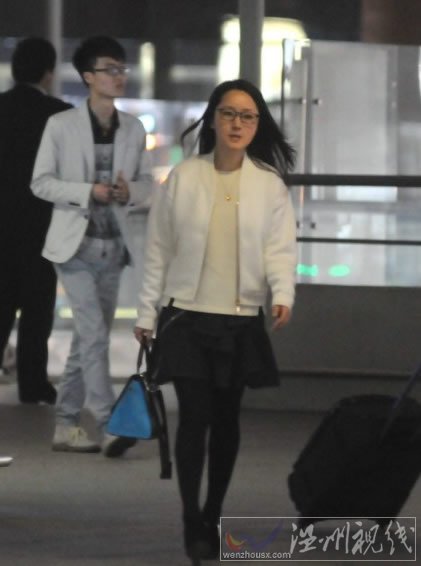 楊鈺瑩素顏現身機場