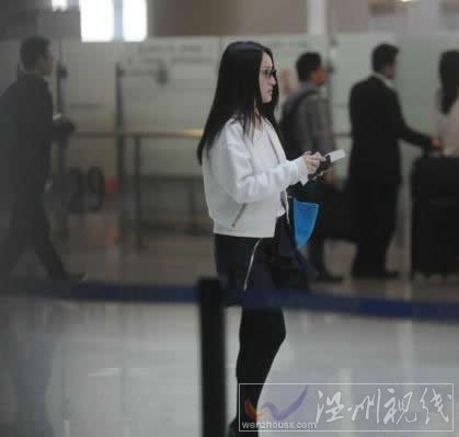 楊鈺瑩素顏現身機場