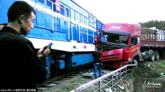 洛陽貨車撞火車