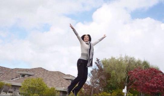 劉曉慶曬蹦高照