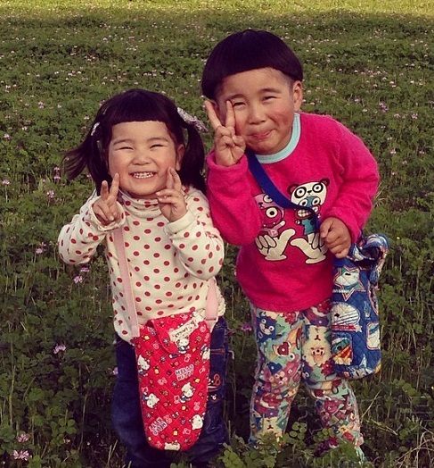 日本喜感兄妹愛笑愛賣萌