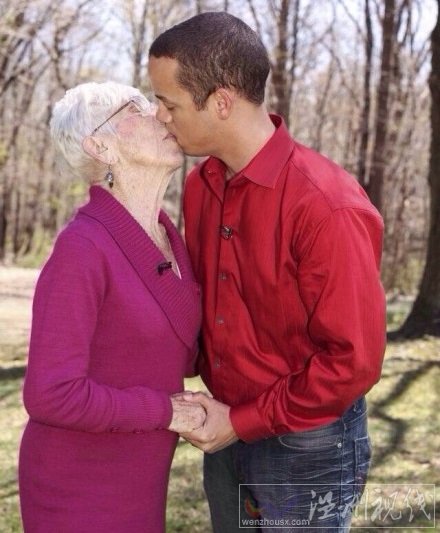 美國31歲男子談戀愛 帶91歲女友回家見媽媽