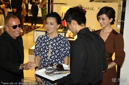 林志玲腋下濕透很尷尬 穿超低胸長裙出席活動