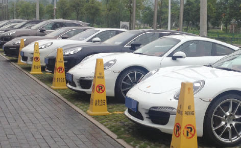 溫州保時捷車隊集體超速 9輛保時捷在七都大橋狂飆