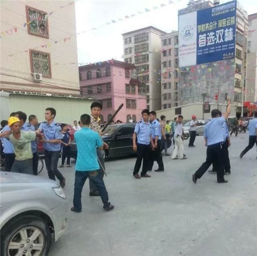 婦女亂扔垃圾遭阻引群毆