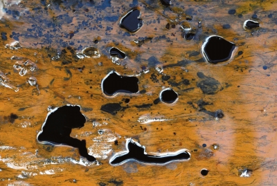 水渠內的四氯乙烷殘留物