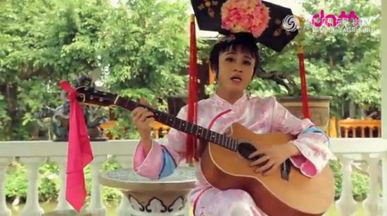 越南版還珠格格之紫薇 在唱《夢里》