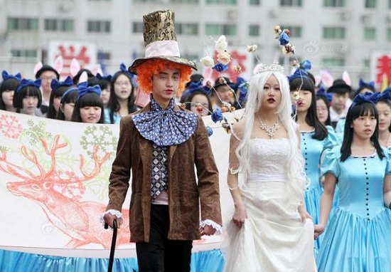 瘋狂的校運會之愛麗絲夢游奇境版