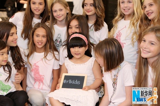 王詩(shī)齡首登國(guó)際t臺(tái)走秀