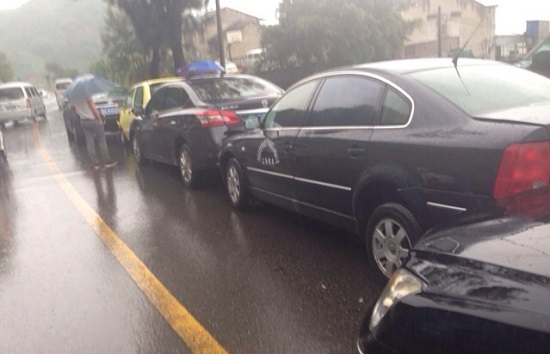 永嘉甌北山背5車連環(huán)追尾