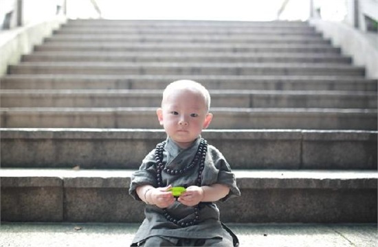 西禪寺小和尚是個萌娃 小和尚只有1歲多