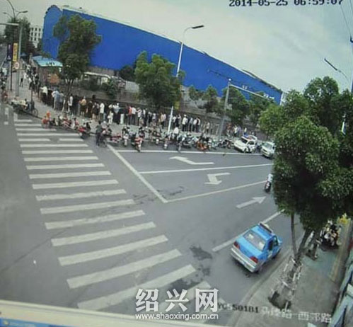 紹興姑娘跳河沒人救 圍觀群眾有20多人