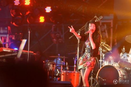 草莓音樂節張曼玉唱搖滾