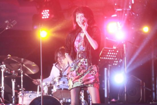 草莓音樂節張曼玉唱搖滾