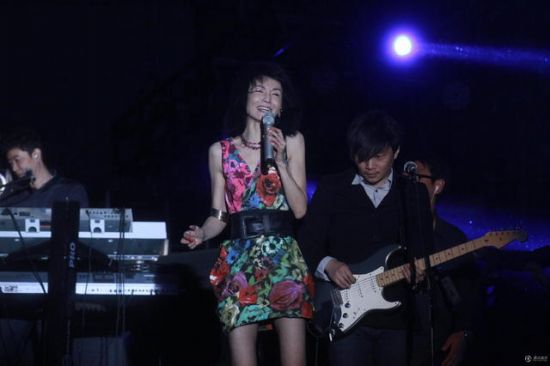 草莓音樂節張曼玉唱歌跑調