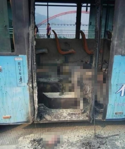 宜賓公交車自燃