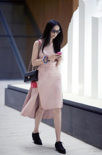 姚晨英倫風格街拍照片