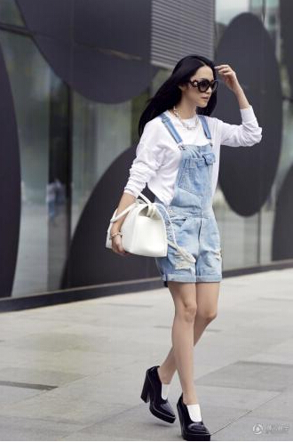 姚晨英倫風格街拍照片