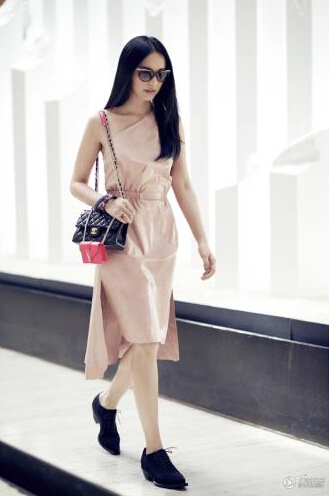 姚晨英倫風格街拍照片