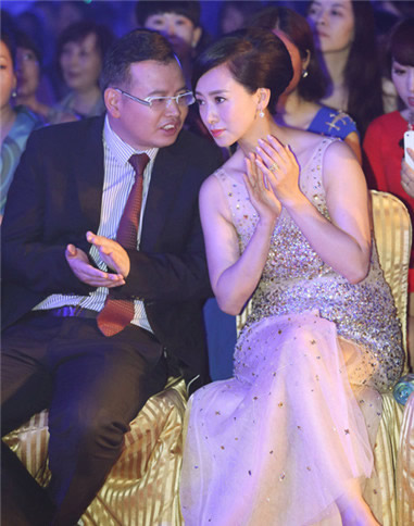 46歲翁虹登臺走秀