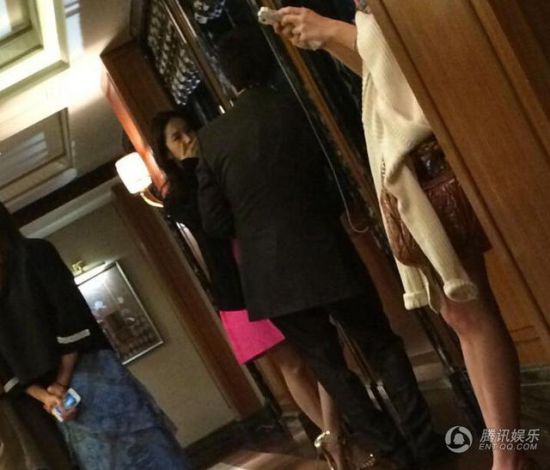 劉亦菲和干爹陳金飛同現身