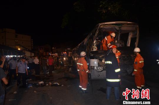 重慶客車車禍現場圖片