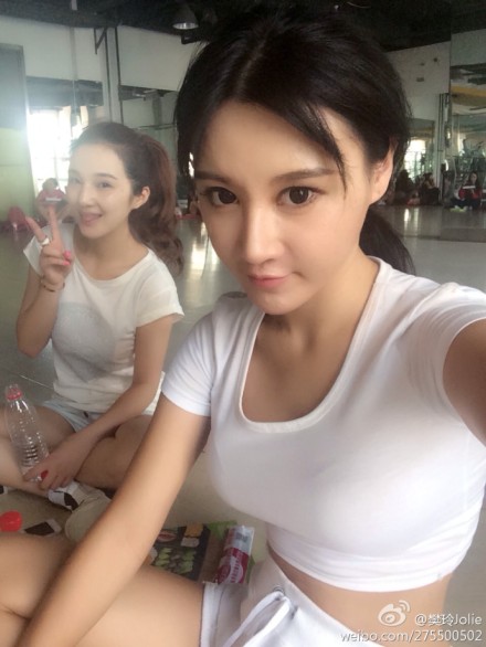 北師校花樊玲曝私照 中國足球寶貝樊玲照片