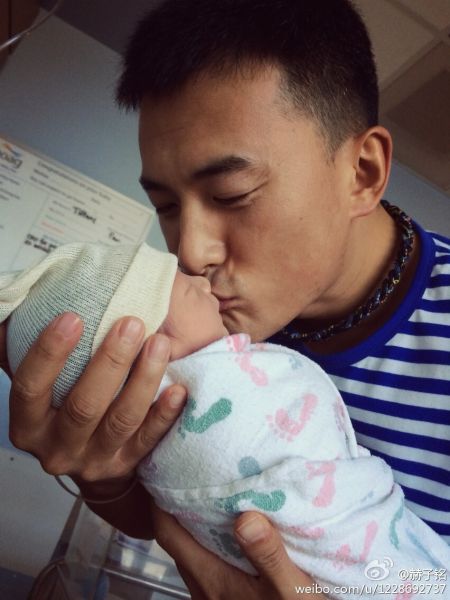 何潔順產還是剖腹產 張亮透露何潔是剖腹產