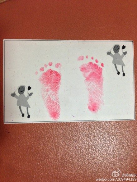 陳曉東女兒的腳丫印