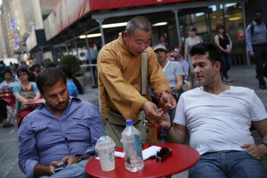 紐約假和尚尼姑行乞