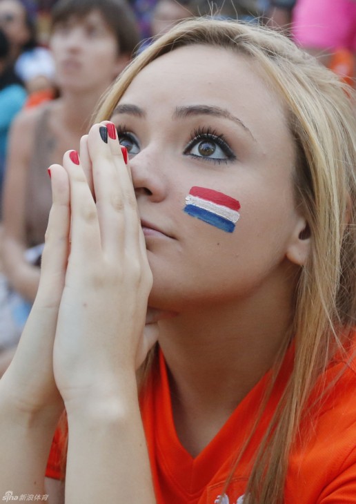 荷蘭女球迷和阿根廷女球迷競相爭艷