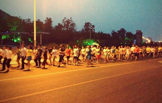 廣場舞大媽暴走 每天暴走7公里